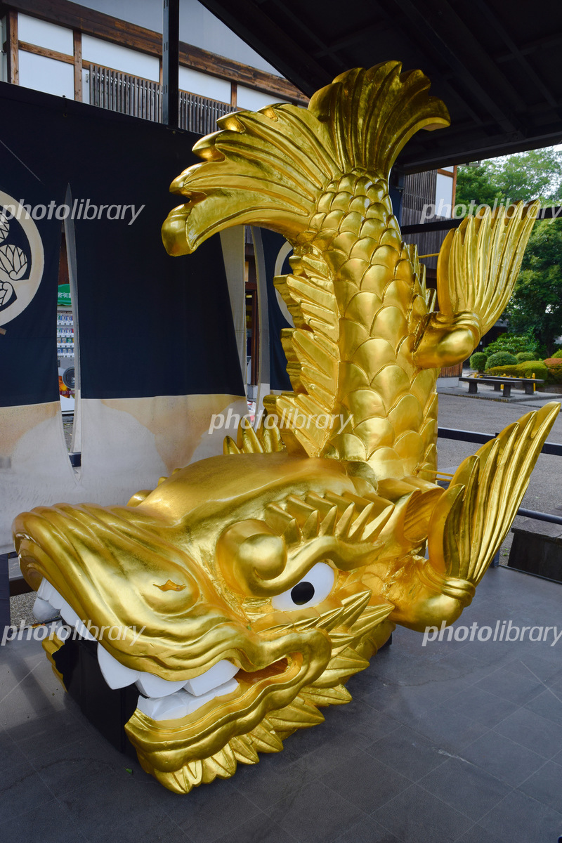 ヘリで空輸『金のしゃちほこ』16年ぶり地上に降臨！“名古屋城”トレンドに 書き込みも殺到：中日スポーツ・東京中日スポーツ