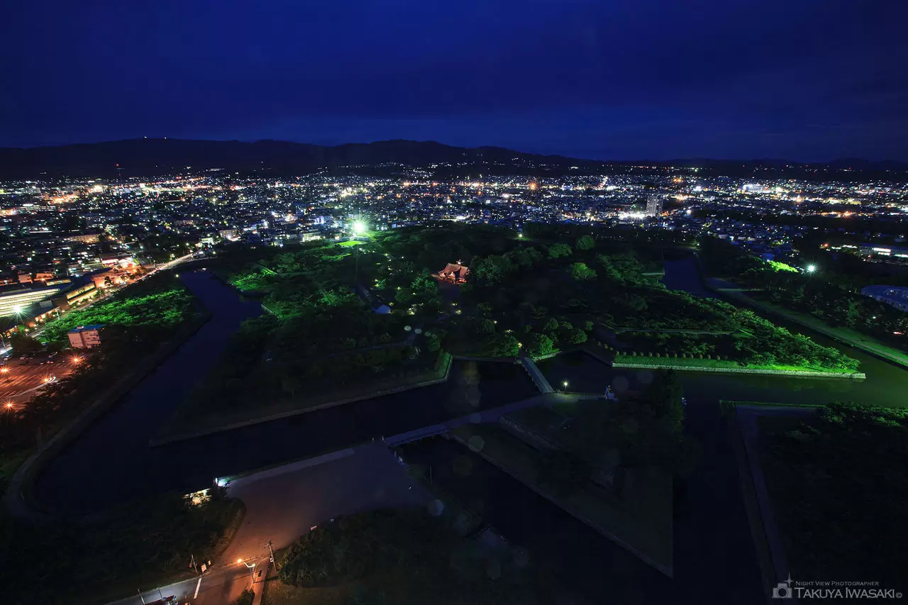 楽天トラベル - 世界三大夜景のひとつ函館山や五稜郭公園が一望できる五稜郭タワーなど北海道ならではの美しい夜景をお届け✨