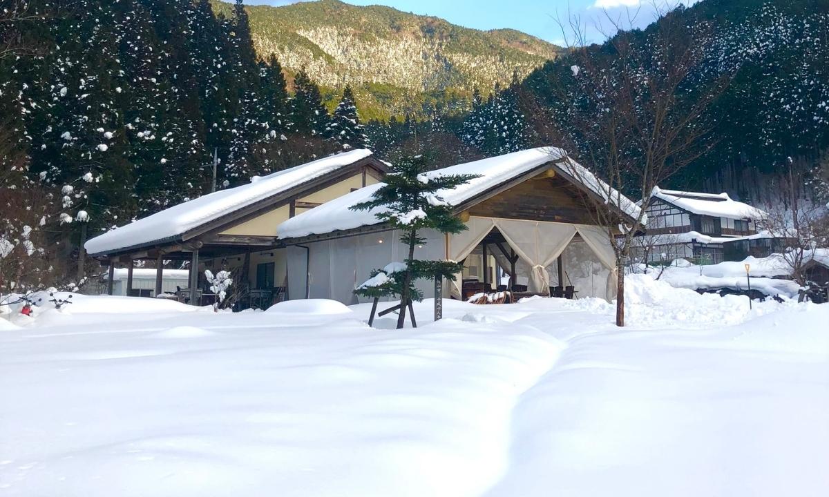 静岡県西部ならここの里キャンプ場コテージ・バンガロ
