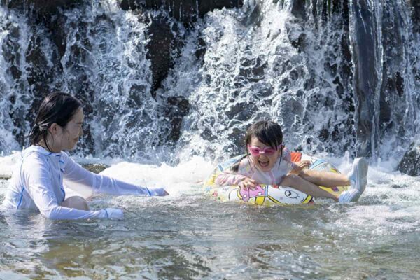 広島駅発 涼を感じる 長門峡の清流を眺めながら旬の鮎あゆ御膳を堪能世界遺産・松下村塾「松陰神社」へ参拝&やまぐち道の駅巡り～夏の癒し山口萩めぐり紀行～格安ベストワンバスツア