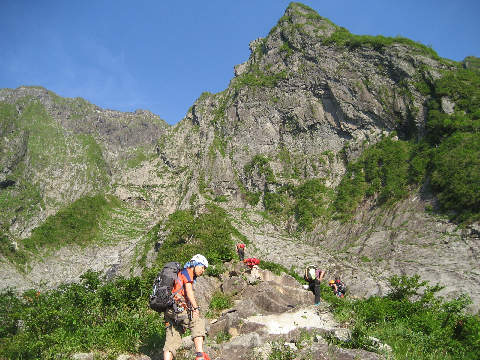 憧れの日本のクラシックルートを登る谷川岳 一ノ倉沢 烏帽子沢奥壁 南稜ウェットコンディション