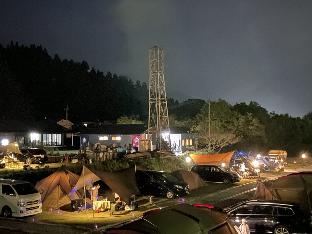 公式 湯布院温泉ベースキャンプ場 - 湯布院ICからほど近い当キャンプ場 は、雄大な自然を楽しみながら、この地を拠点に数多くのレジャー・観光・アウトドアが満喫できるまさに「ベースキャンプ場」です