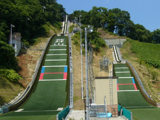 長野県白馬村のスキージャンプ台 写真素材7408773- フォトライブラリ