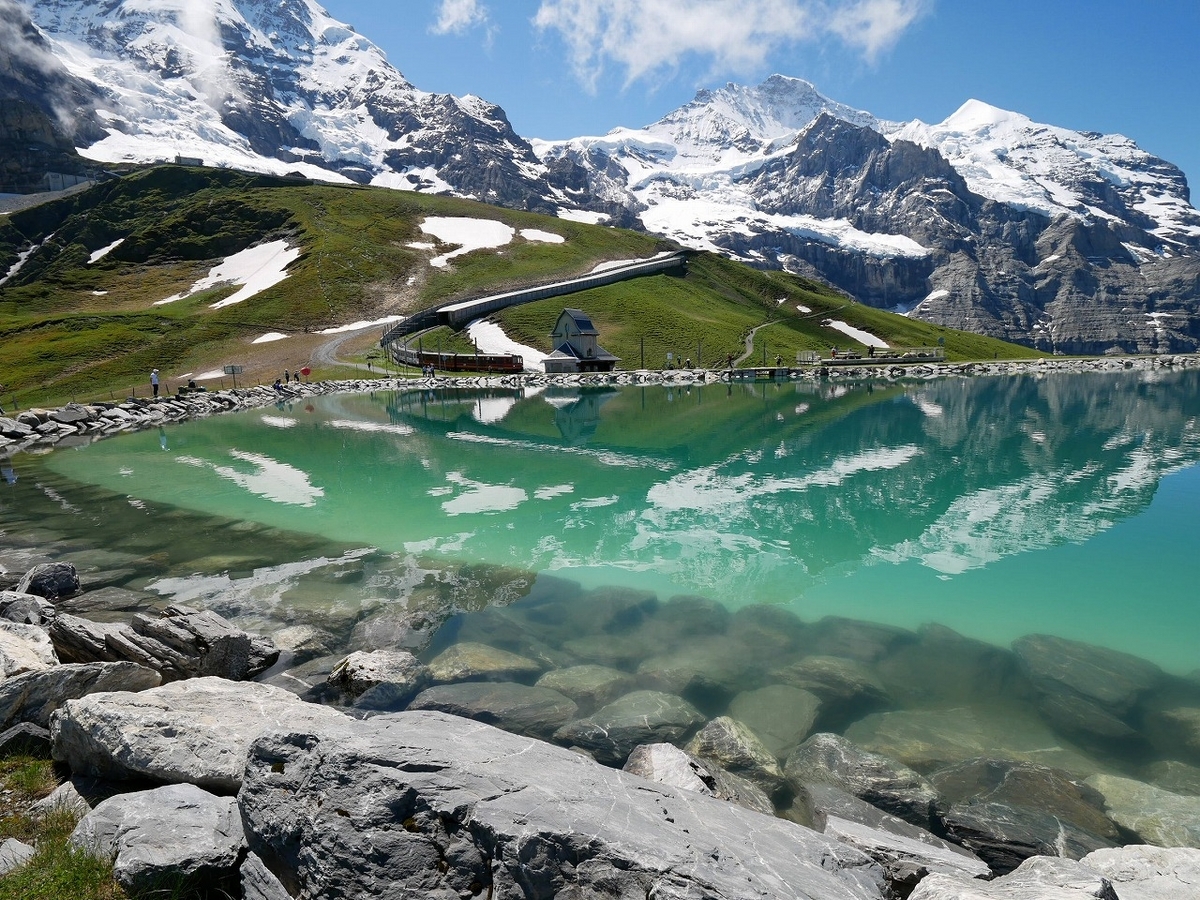 ヨーロッパ最高地点の鉄道駅でトイレを流すとどうなる？ - SWI swissinfo.ch
