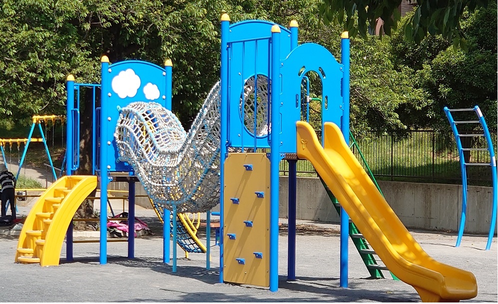 丹波並木道中央公園に恐竜遊具が完成！ 市長日記R4.3.31丹波篠山市