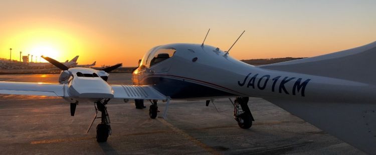 飛行機ダイヤモンドＤＡ４２ＮＧ日本初上陸！ 素晴らしい飛行機です！アルファーアビエィション