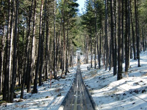 広島 長い滑り台で遊べる公園5選広島ママpikabu