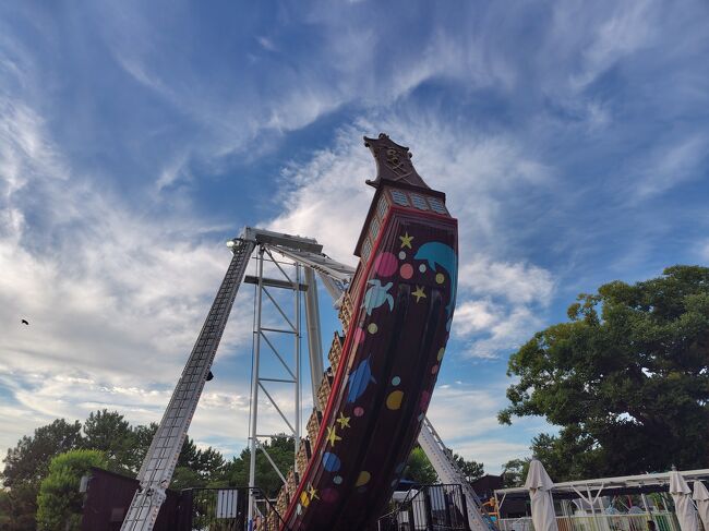 ここからだと、八景島シーパラダイスのジェットコースターがよく見えます。 Photo No.3549- レンズの向こうに