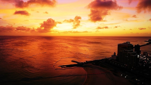 北谷町サンセットビーチは街の遊びも海の遊びも楽しめるタウンビーチよみもの沖縄CLIPあなたの沖縄旅を豊かにする体験予約サイト・観光情報メディア