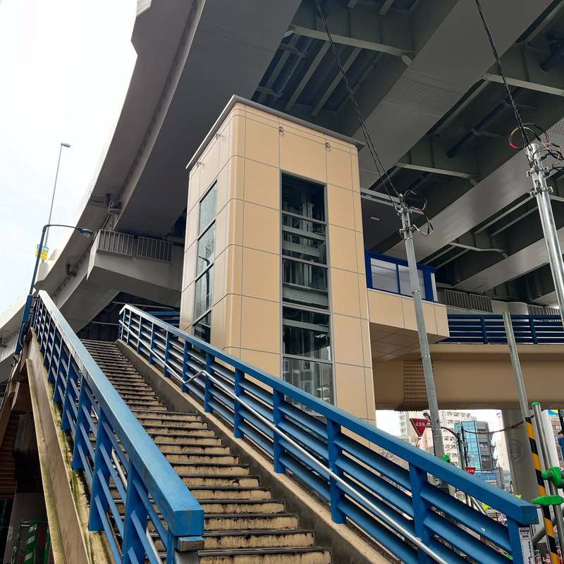 誰もが利用出来るバリアフリー歩道橋エレベーターEV設置北島建築設計事務所