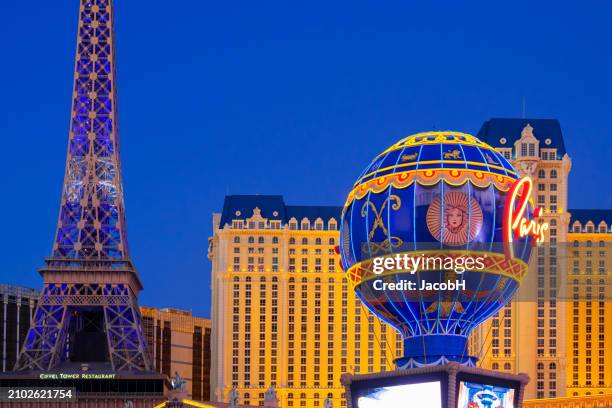 パリス ラスベガス ホテルのスイートルームで夜を楽しむ - Petite