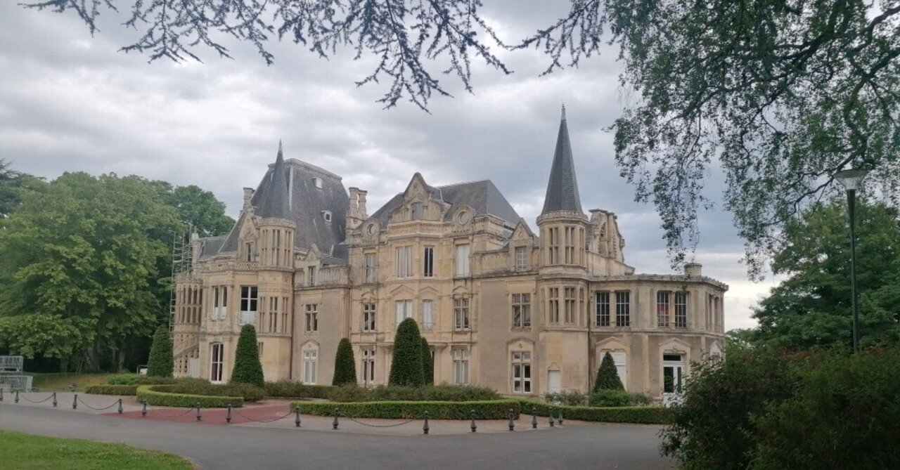 Amazon.co.jp: ヨーロッパの古城輪切り図鑑クロスセクション 1: リチャード・プラット,