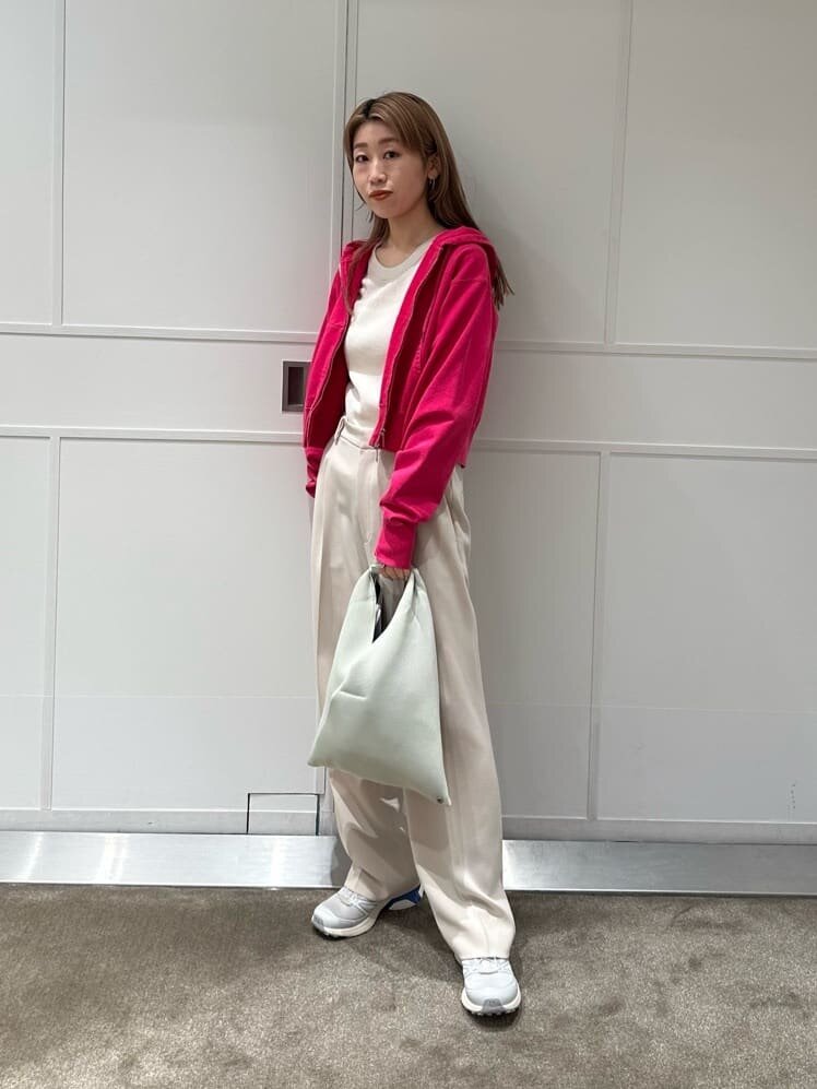 遊園地コーデ 季節別スタイル20選！おしゃれに過ごすポイントは？CLASSY. クラッシィ