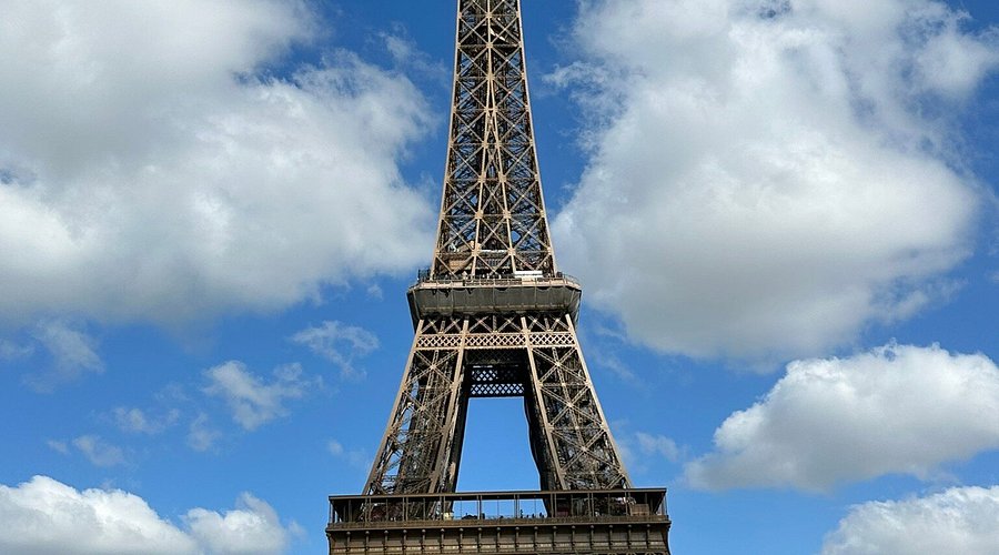 パリのシャン ド マルス公園から見たエッフェル塔背景画像素材、無料ダウンロードのためのPngtree パリのシャン