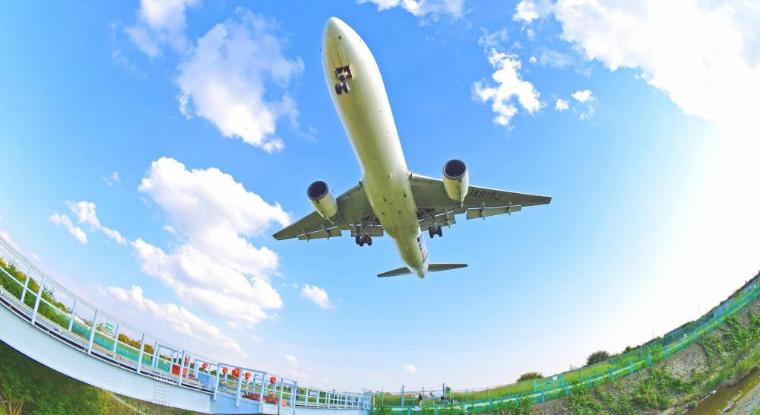 伊丹空港の着陸シーン絶景スポット！千里川堤防の行き方や駐車場、感想を紹介！子連れさとん.com