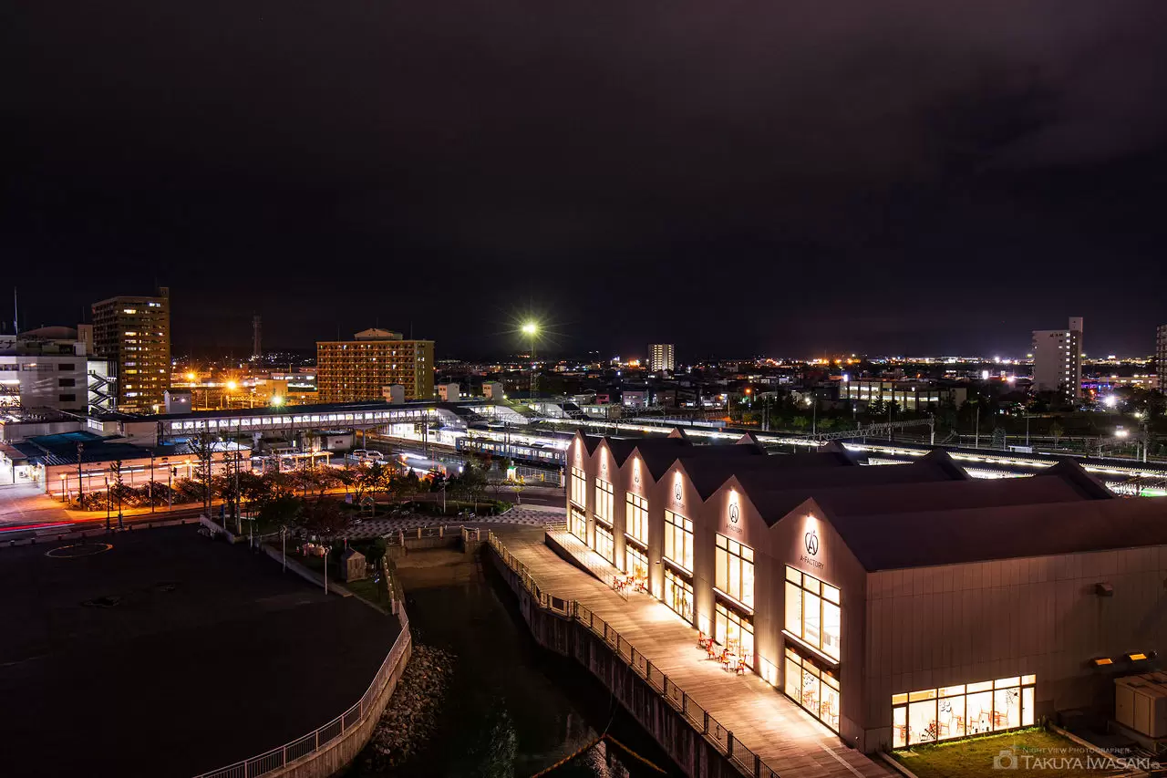 青森 青森市 青森ベイブリッジ 夜景の写真素材