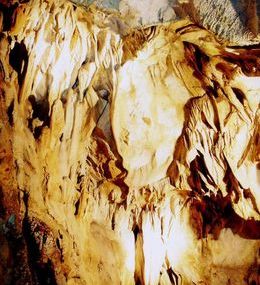 大自然が作り出した絶景！冒険したくなる日本の洞窟・鍾乳洞17選 - Tripa トリパ