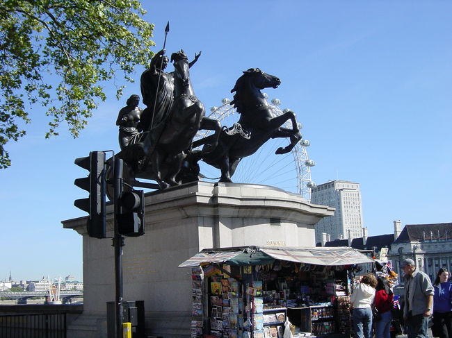 イギリスの貯金箱 ピーターパン ビッグベン 商品の世界観を表現する缶パッケージ