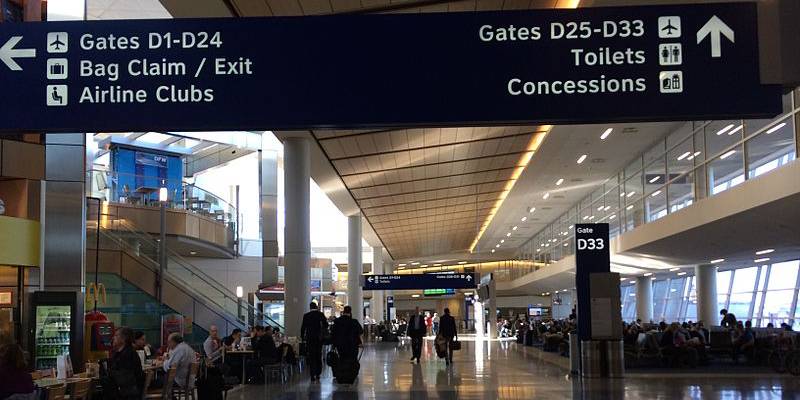 ダラス・フォートワース国際空港完全ガイドthe Team TRITON