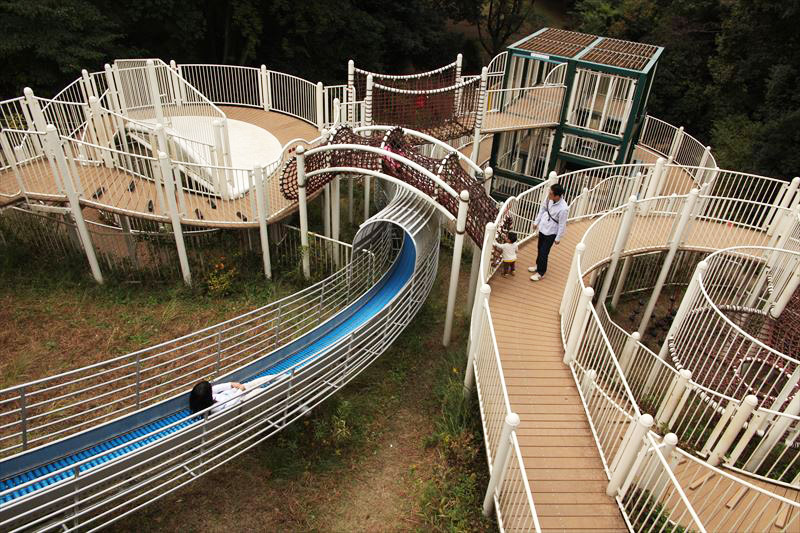 大人も子どもも夢中!ロング滑り台が楽しい「殿入中央公園」 - やっぱり八王子