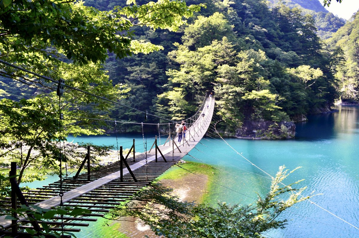 静岡の絶景スポット: 幻の夢の吊り橋