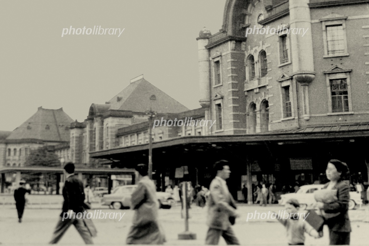 東京駅 昭和26年 ▷八重洲口側にも建物が建ち始めた東京駅ジャパンアーカイブズ -