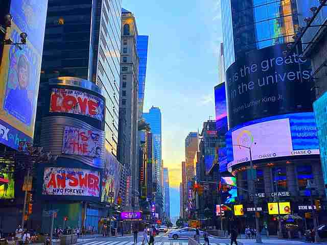 ニューヨークの活気をあつめたタイムズスクエアの見どころを一挙公開ロコタビ