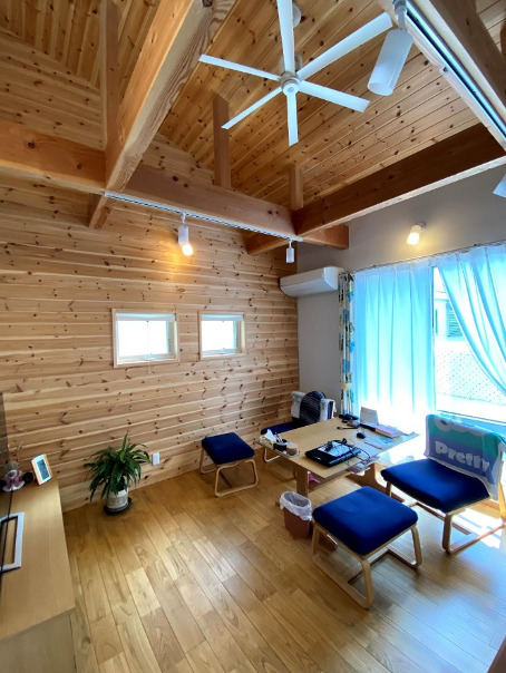 省スペースでサーフボードを部屋のインテリアとするサーフボードラック「AIR Surf Rack」サーフィンニュース