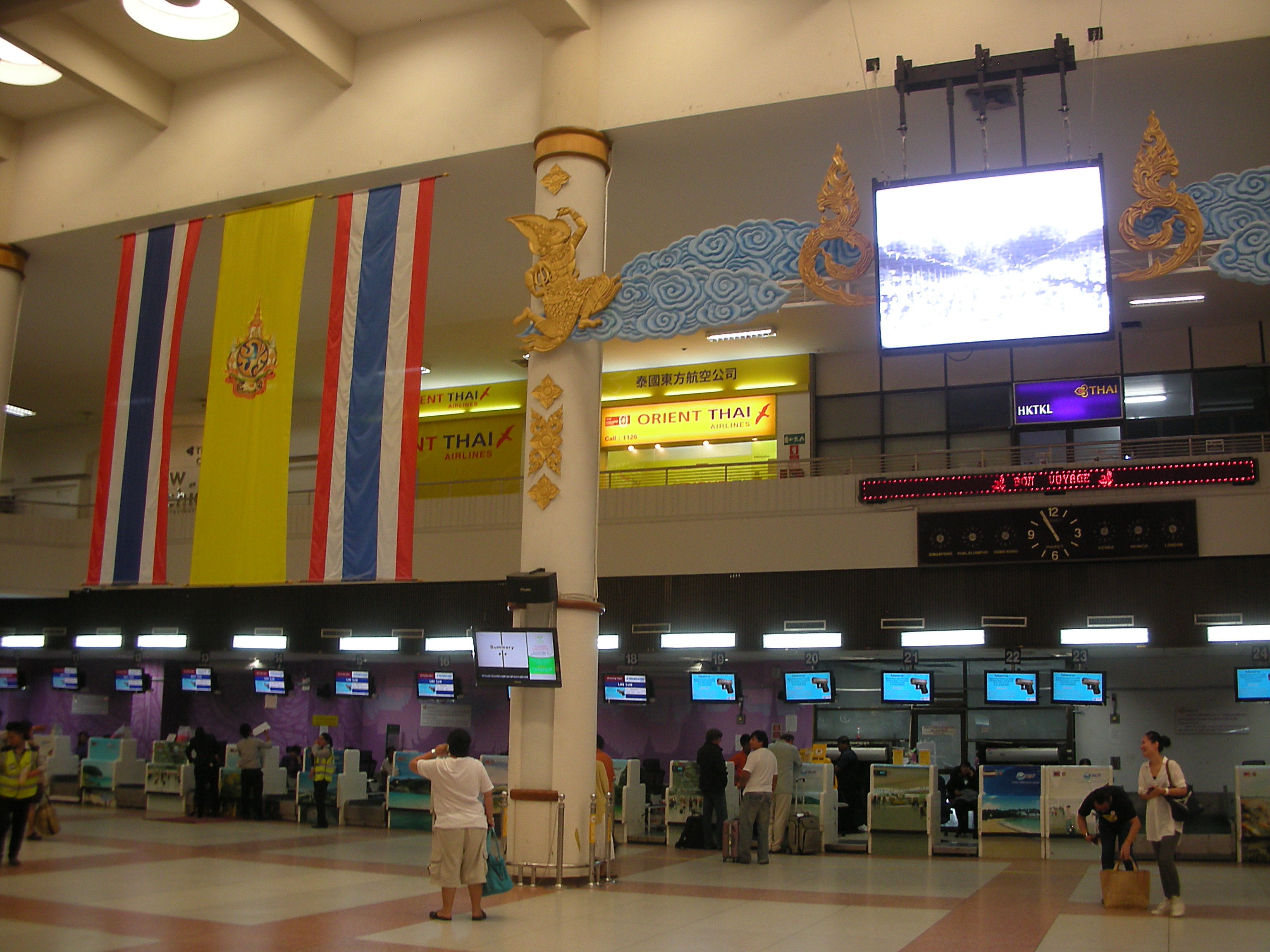 『window seat』は、「窓側の席」飛行機の予約で、「窓側の席がいいのですが」を英語で何と言いますか？ No.317