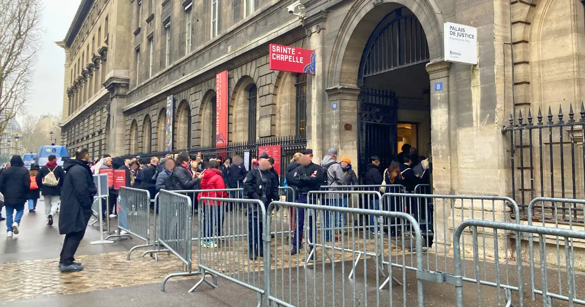 パリ観光 サント・シャペル見どころ・チケット予約方法・入場料 – paris