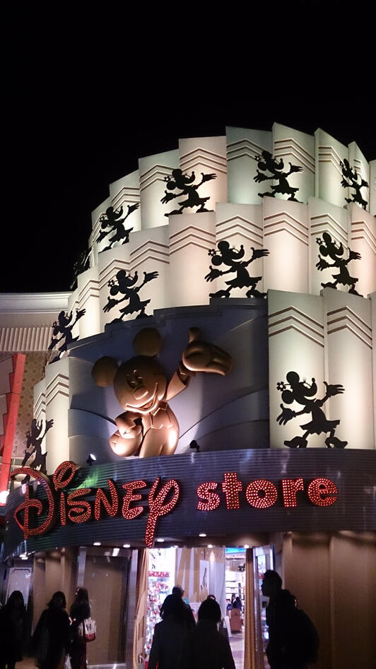 舞浜イクスピアリ「ディズニーストア 東京ディズニーリゾート店」リニューアル、ファッションなど新店も - ファッションプレス