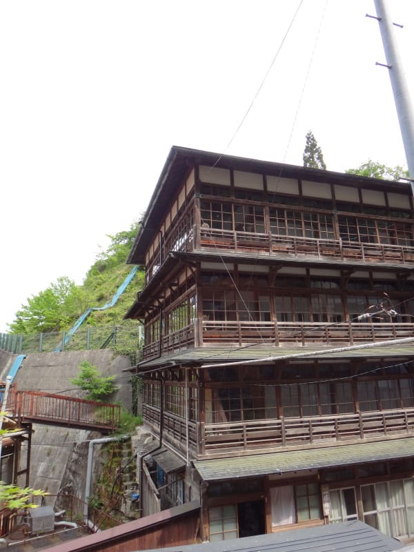 LOVETABI旅に恋する情報マガジン 宮城県鎌先温泉のレトロモダンな料亭宿『湯主一條』で憧れのスイートルーム体験♡