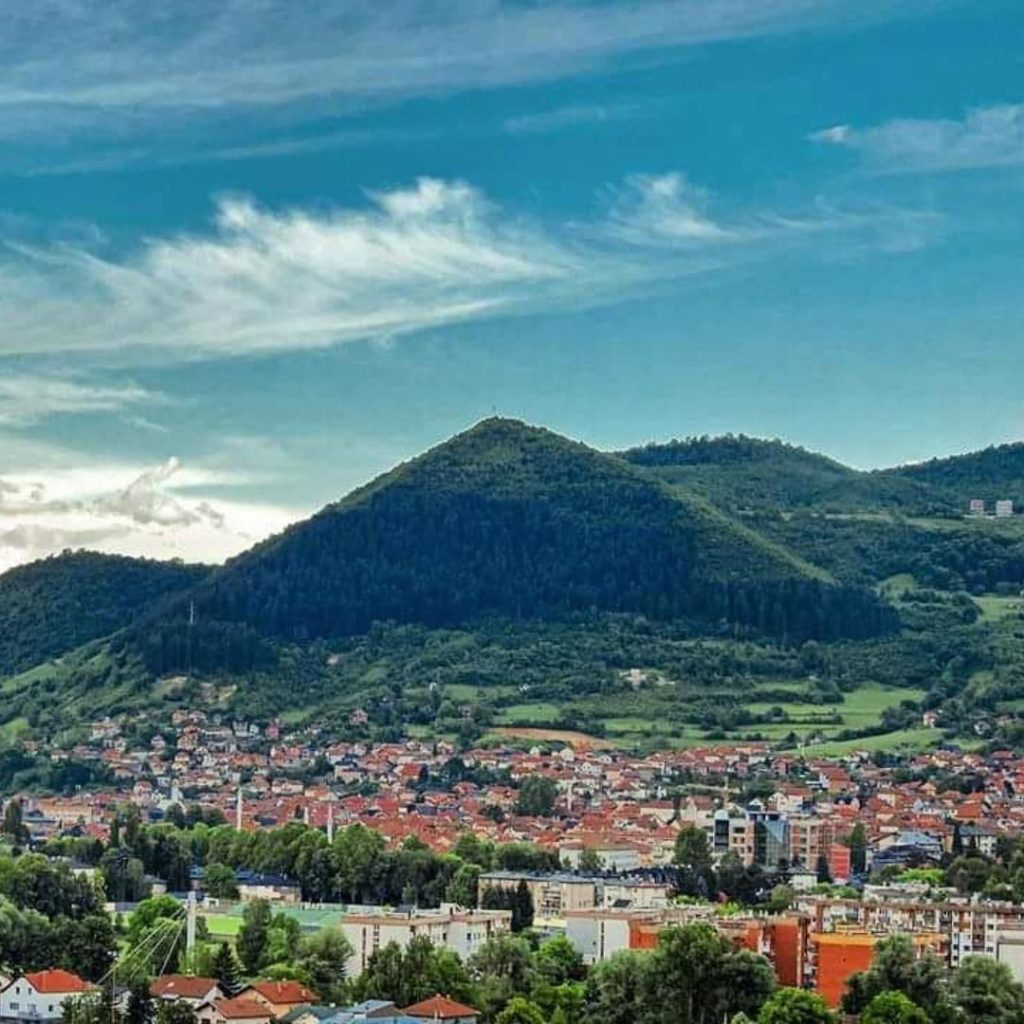 ボスニアのピラミッドツアー 自然、歴史、考古学