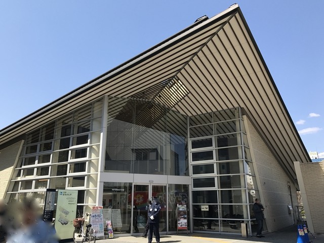 卒業生設計の川の駅「はちけんや」 日経アーキテクチュア掲載OCT 大阪工業技術専門学校