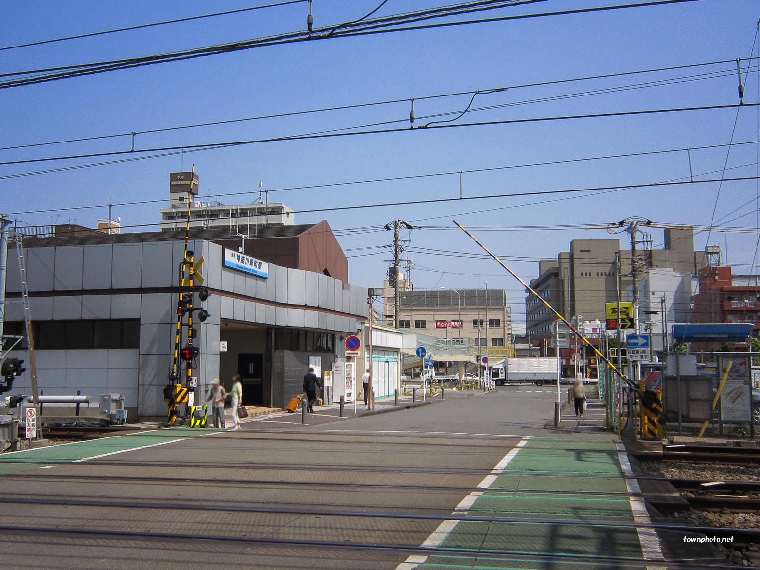 京急本線神奈川新町駅 ホームメイト