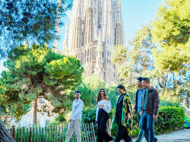 2025年5月スペイン旅行④バルセロナグエル公園観光！おみやげ&近くのコスパランチ - YouTube