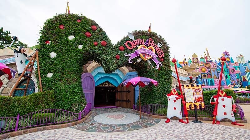 ふしぎの国のアリスキャラがいっぱい！｢クイーン・オブ・ハートのバンケットホール｣スーベニア付きメニュー