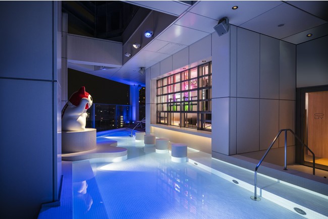 🩵🦩 MIYASHITA PARK最上階のプール行ってきたよ！ 今年は水着着る予定なかったから 誘ってくれた友達に感謝🫧‎🤍