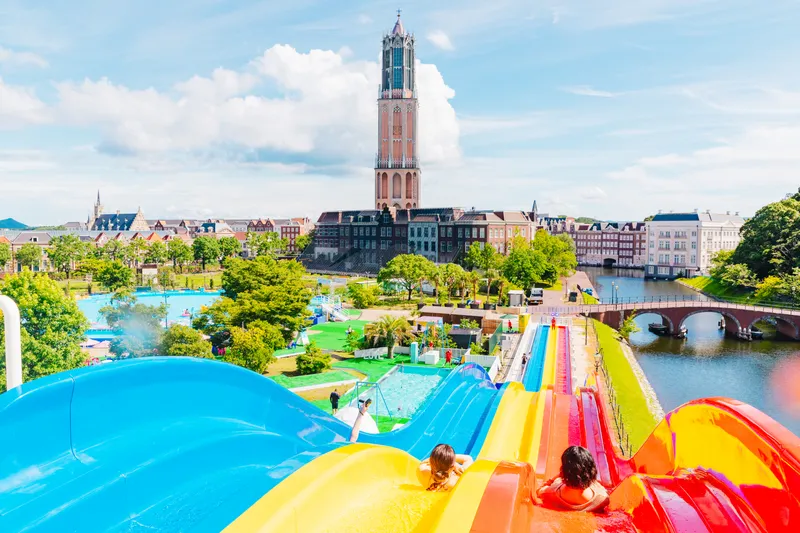 ハウステンボスの光るナイトプールが期間延長、夕方から来場で割引もSPICE - エンタメ特化型情報メディア スパイス