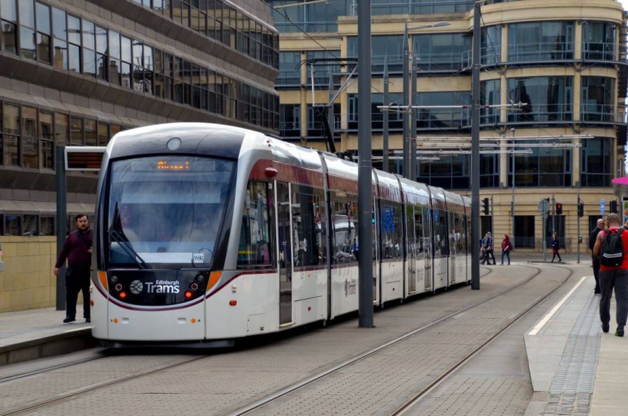 エジンバラ空港と市内へのアクセス方法 - HowTravel