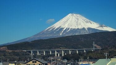 東海道新幹線から見た秋の富士山、富士川、富士川水管橋の眺めの写真・画像素材-Snapmart スナップマート