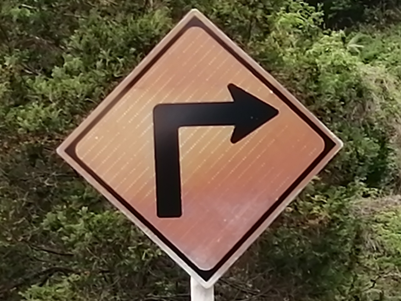 青空とこの先左にカーブの標識の写真素材110037039- PIXTA