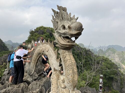 ハノイ：ニンビン、バイディン ホアルー、チャンアン、ムア洞窟ツア