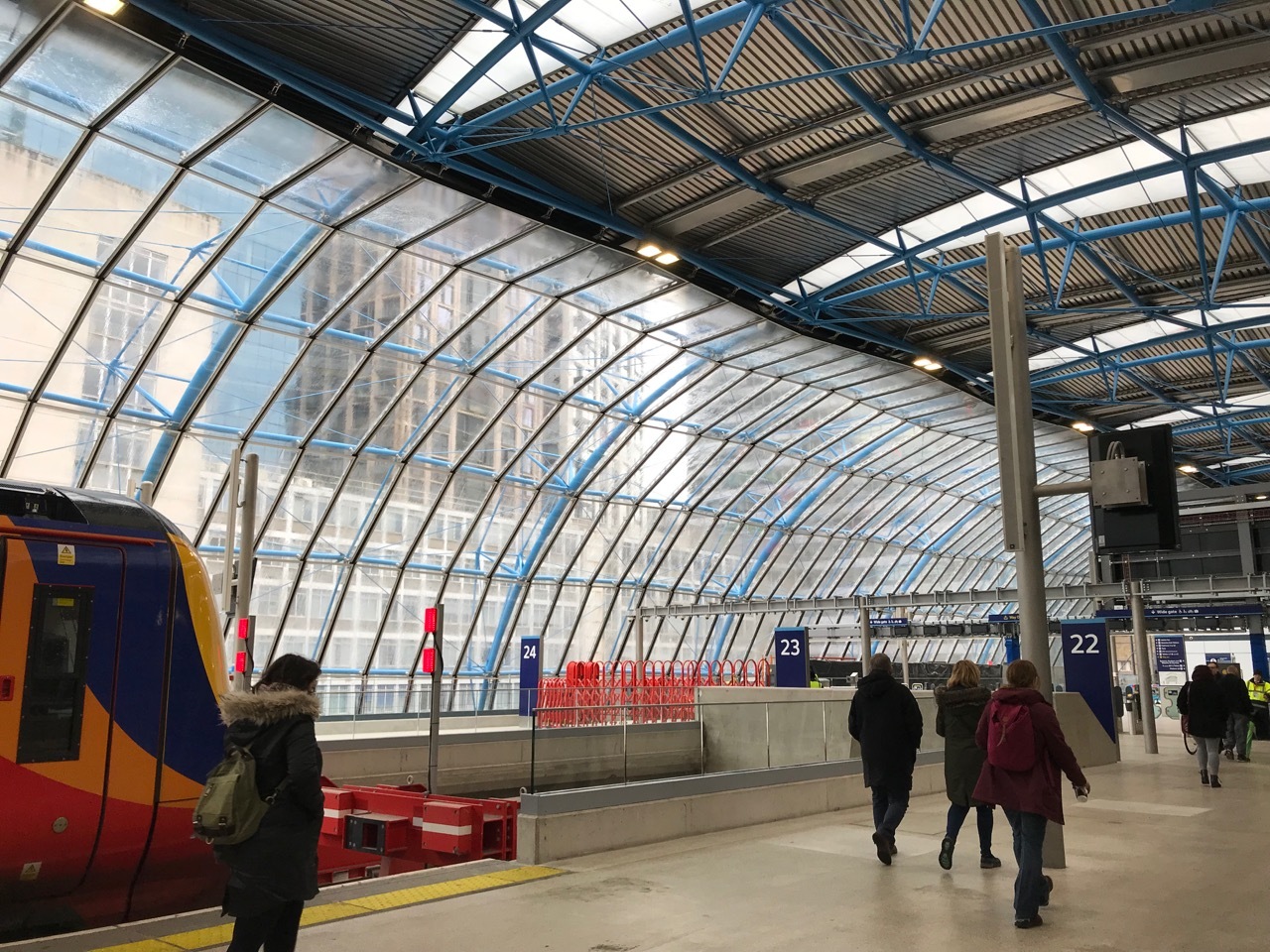 ロンドン探検隊。「Waterloo ウォータールー駅」からNationalGalleryへの道。 -