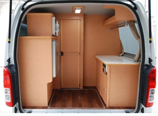 二人旅にぴったりなハイエースミドルルーフ！OMC オーエムシー の北斗