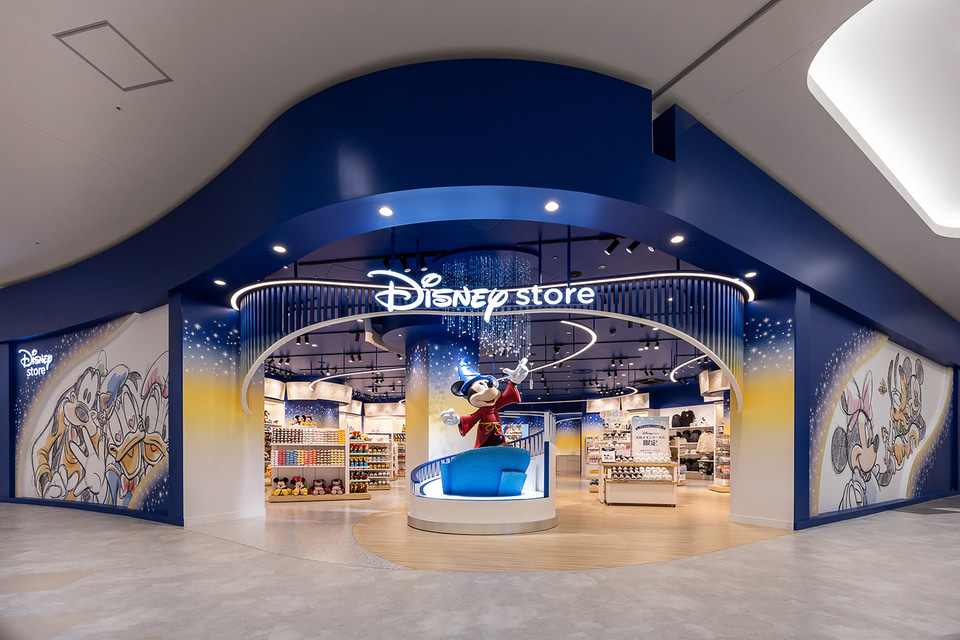 日本発の大人戦略 ディズニーストアが復活 世界に一つしかない、若い女性向けの店ゲーム・エンタメ東洋経済オンライン