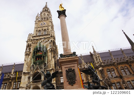 ミュンヘン新市庁舎 ミュンヘンのシンボル＜時計仕掛けの塔＞ - トラリブ Travel