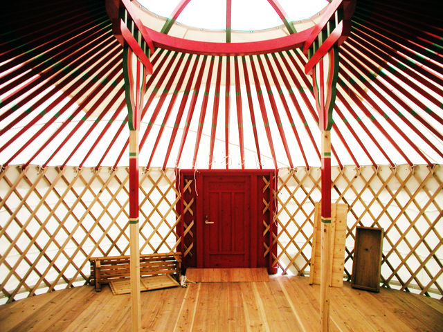 アートの島の変わった宿 直島の「つつじ荘」でモンゴル式住居ゲルに泊まってみた！ :