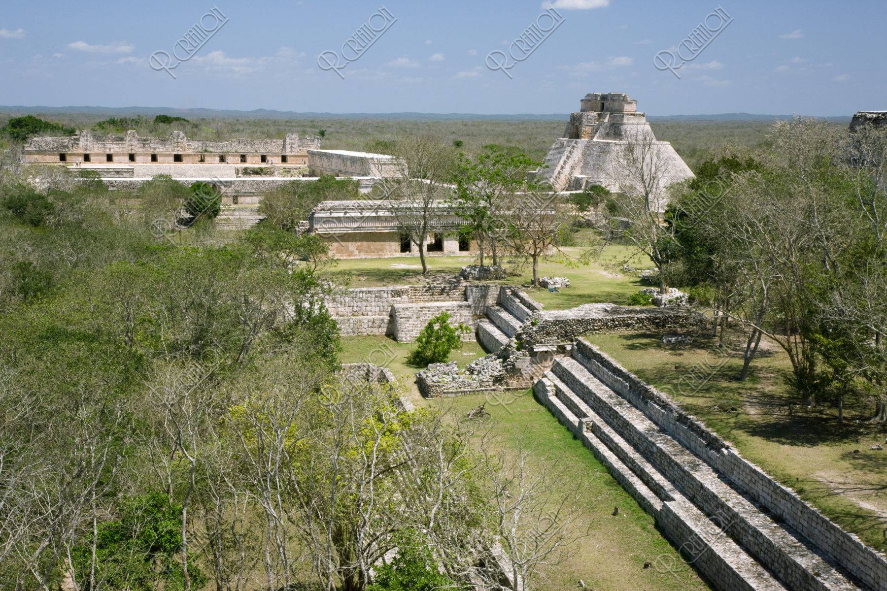 ウシュマル遺跡のピラミッド 写真素材904450- フォトライブラリー