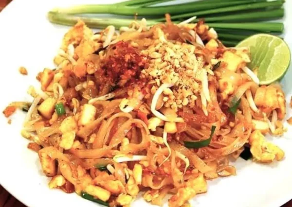 คนญี่ปุ่นชอบร้านนี้👍 タイ🇹🇭バンコク・カオサン通り！ファンキーなお母さんが作る海老味噌溢れるトムヤムクンが大好きになりました❤︎ ,高級なタイレストランもいいけど、, やっぱりローカルで,